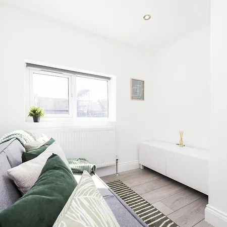 Beautiful 3-Bed Apartment In Shepherd'S Bush Лондон Экстерьер фото