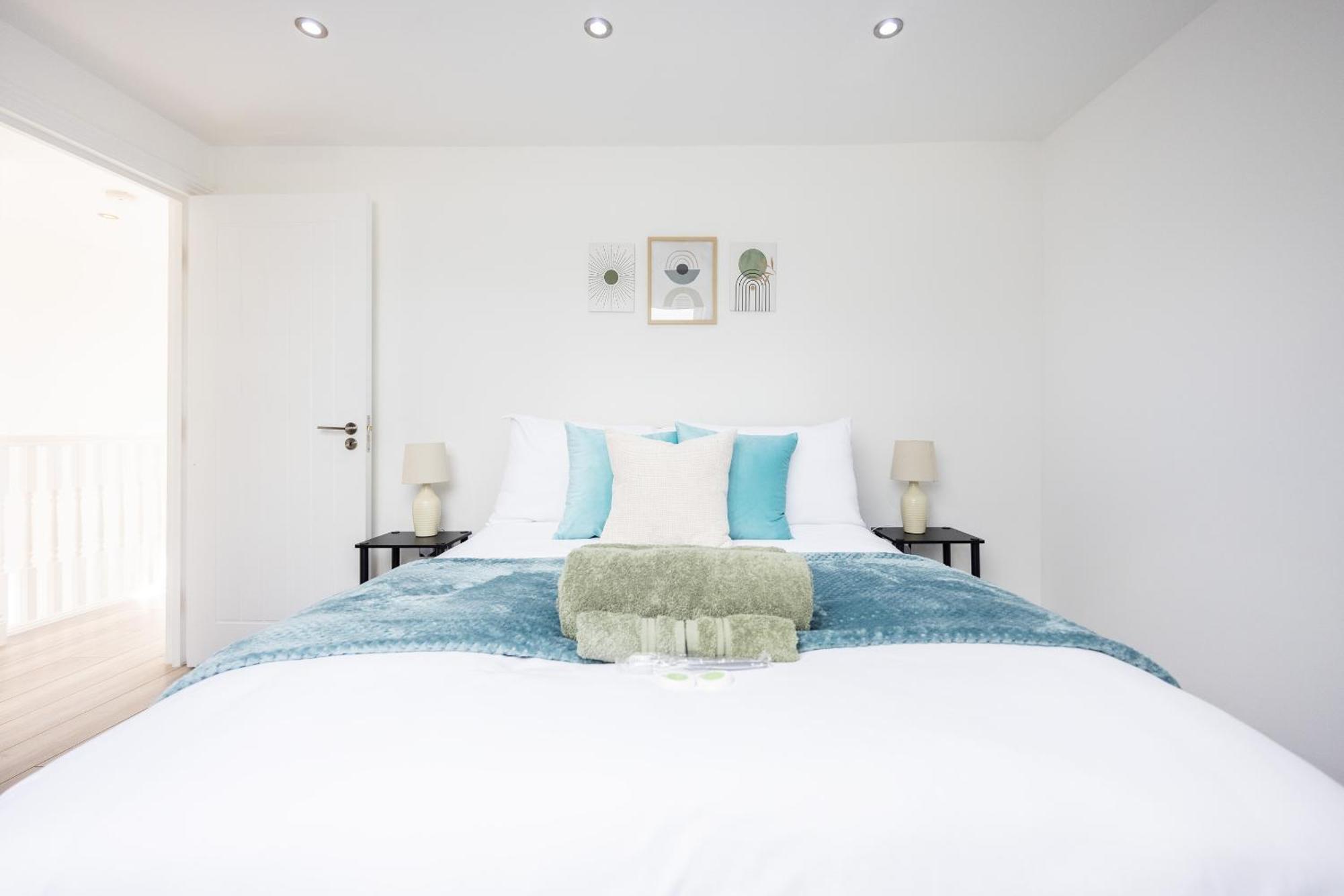 Апартаменты Beautiful 3-bed In Shepherd's Bush Лондон