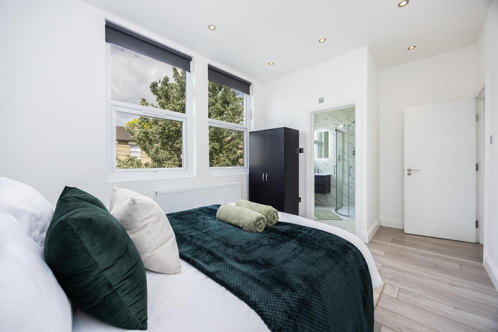 Beautiful 3-bed In Shepherd's Bush Апартаменты *