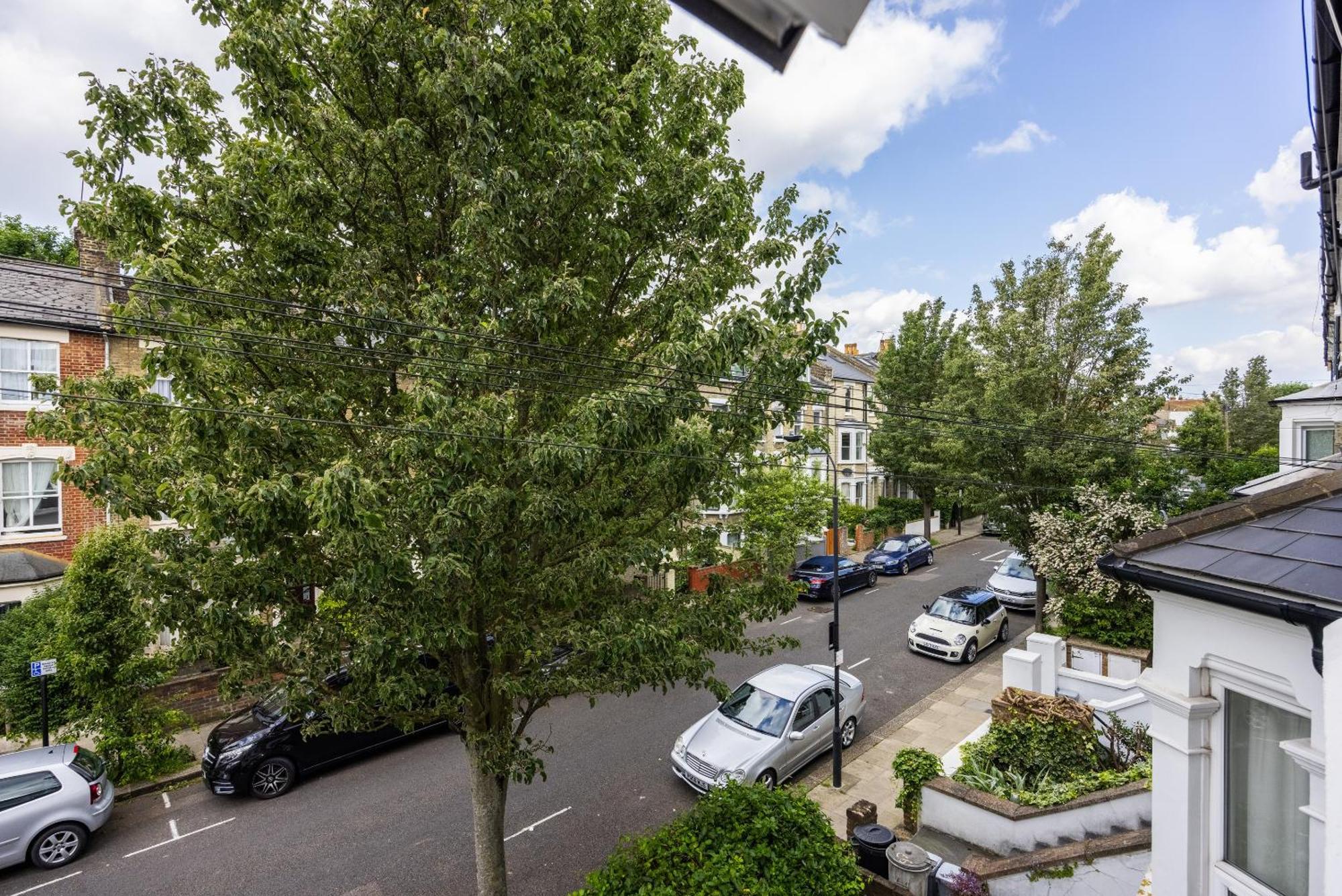 Beautiful 3-bed In Shepherd's Bush Апартаменты