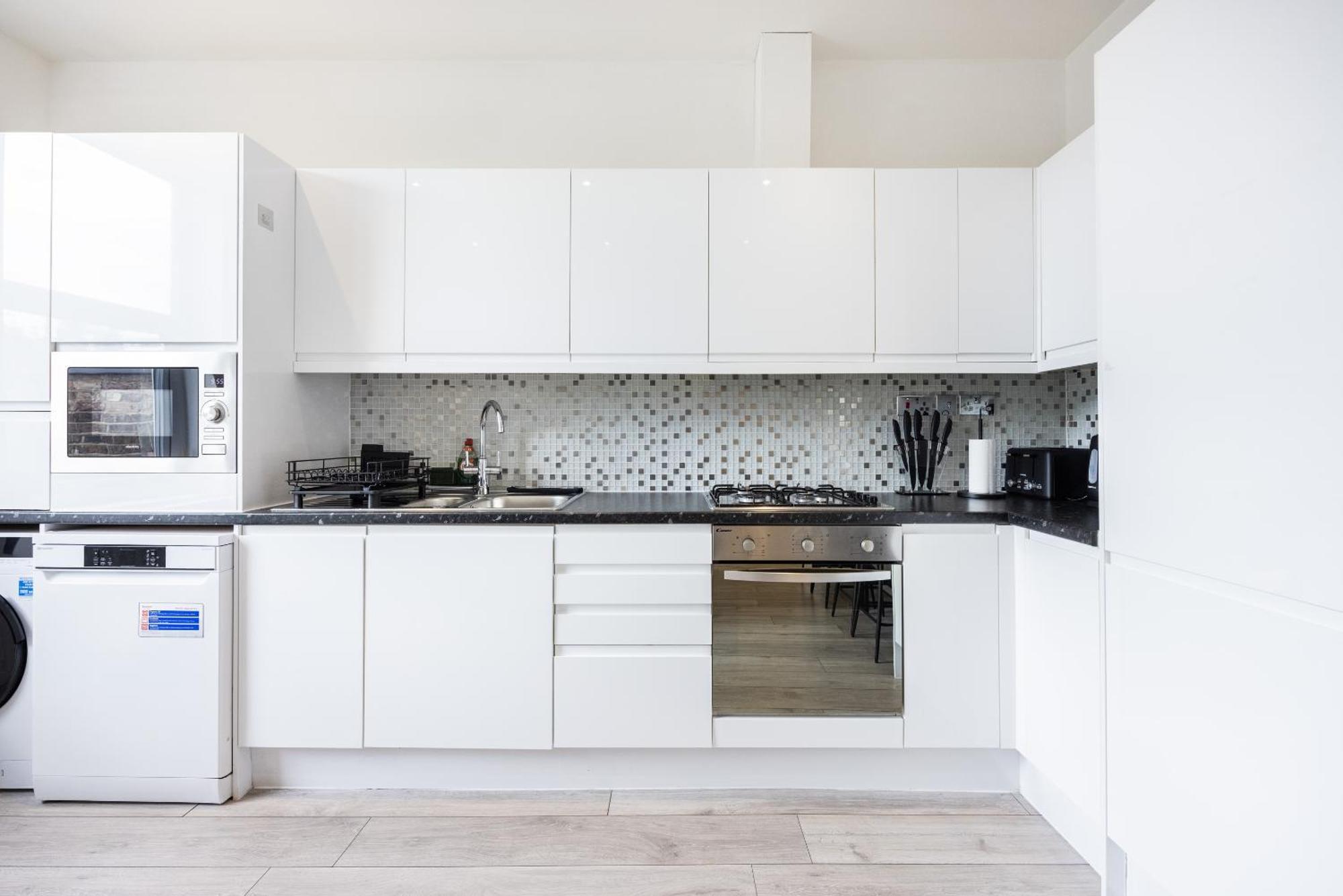 Beautiful 3-bed In Shepherd's Bush * Лондон