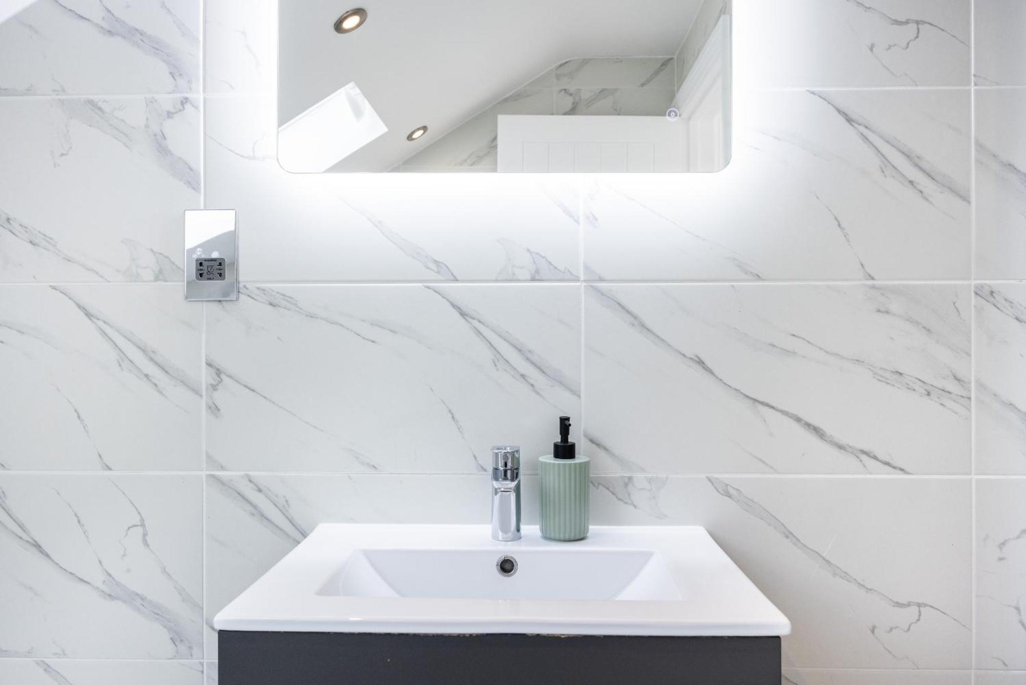 Апартаменты Beautiful 3-bed In Shepherd's Bush *